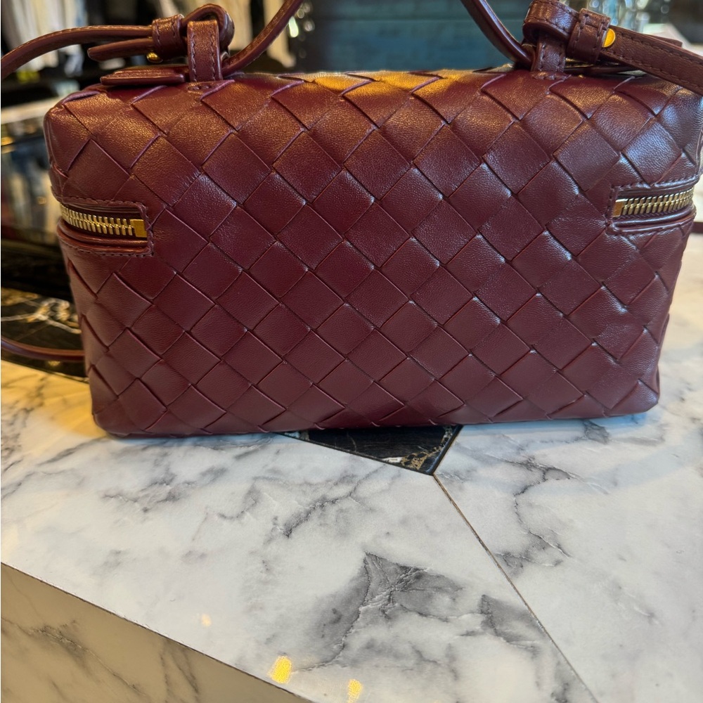 Bottega Veneta Woven Leather Box Bag with Gold Accents - Picture 2 of 8